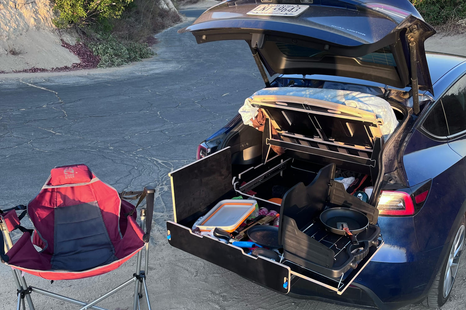 black HPL finish for a modern, scratch-resistant look. Includes a built-in stove for effortless outdoor cooking. Quick setup, secure storage, and a comfortable sleeping surface—perfect for SUVs, minivans, and Teslas. Stylish, durable, and ready for any adventure.