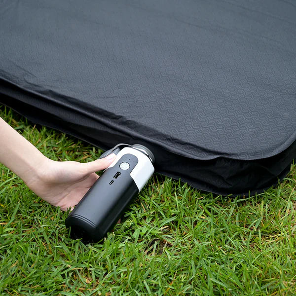 Dual-stage portable inflator — 17 kPa pressure, 270° LED light, rechargeable 12 V battery