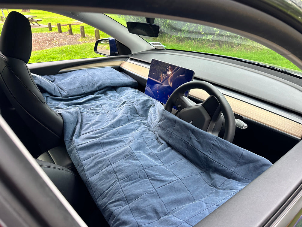 テスラの車内キャンプ用ベッドとキッチンソリューション – Teraglide